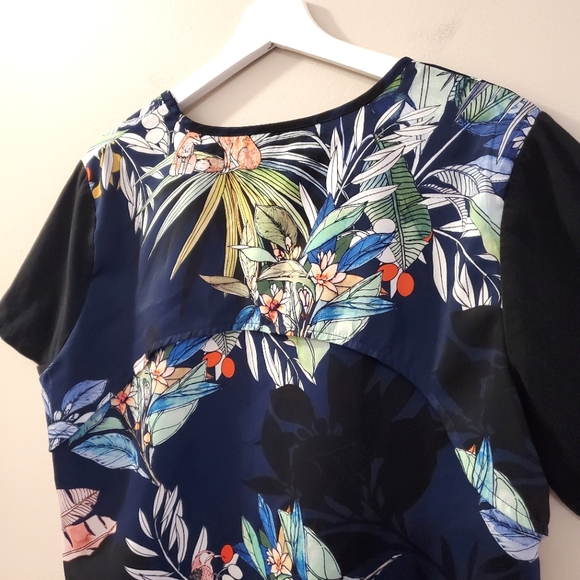 Andrea Moore - Designer Top with Deer Print - Size - Picture 8 of 10